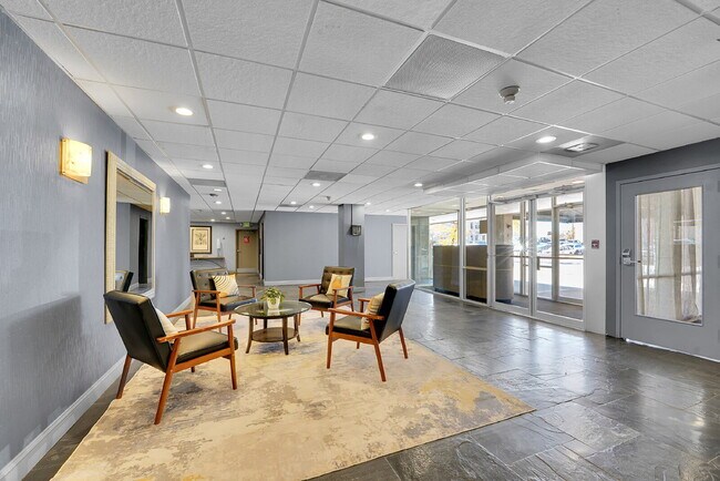 Building Photo - $1,950, 2-bed, 1-bath located in Denver wi...