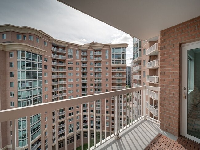 Building Photo - 3101 N Hampton Dr