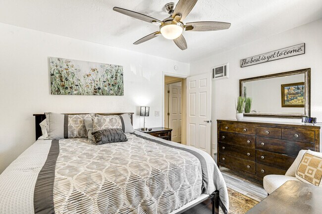 Building Photo - 265 Loma Alta Dr