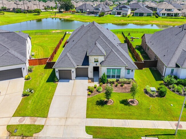 Building Photo - 25018 Pavonia Lake Ln