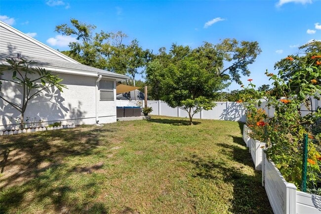 Building Photo - 245 Petrea Dr