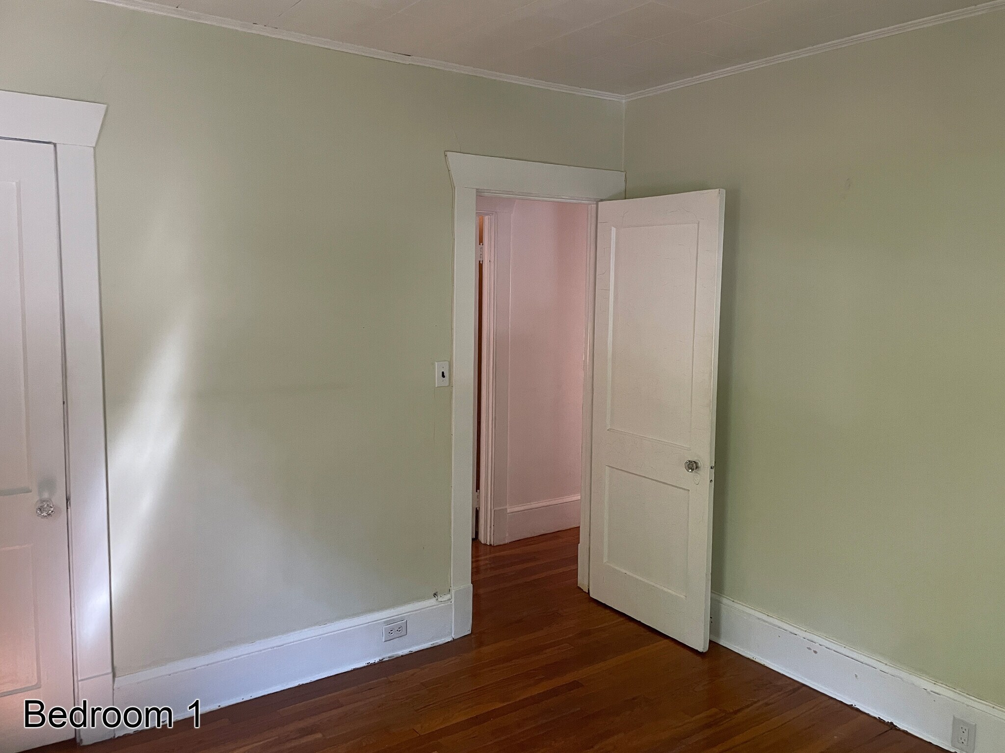 Bedroom 1 - 43 Beaconsfield Rd