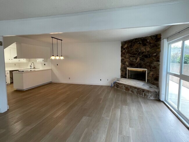 Building Photo - 2206 Nelson Ave