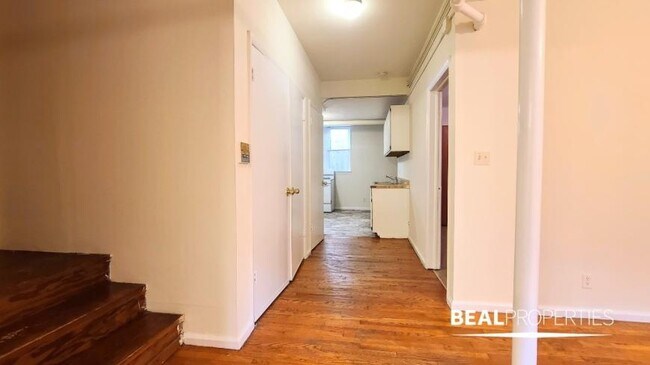 Building Photo - 1 bedroom in CHICAGO IL 60613
