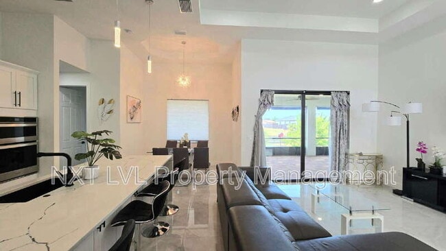 Building Photo - 220 NE 8th Pl