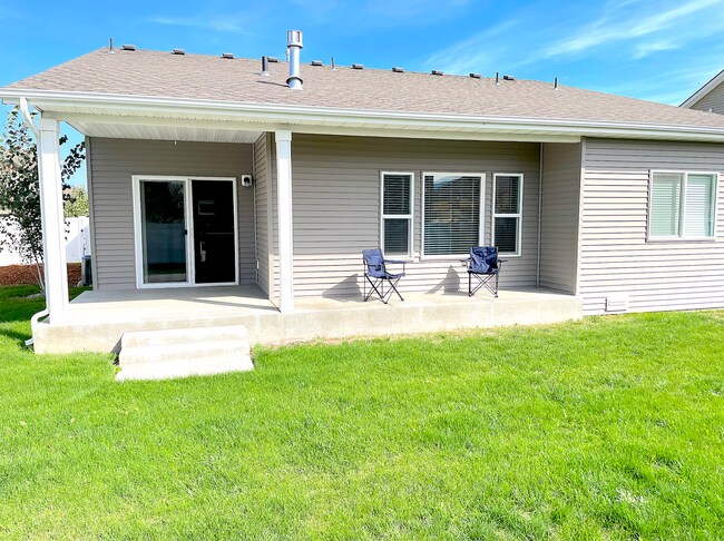 Building Photo - Great Post Falls Location!