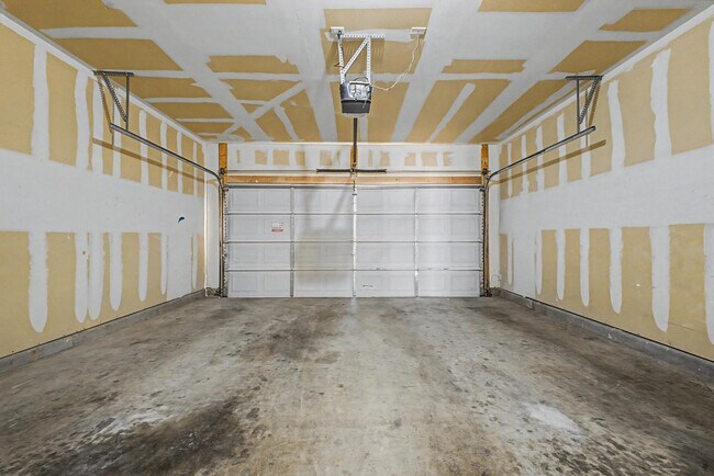 Building Photo - 7042 W Mercer Ln