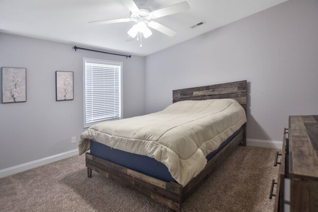 Building Photo - Pet Friendly Three Bedroom!