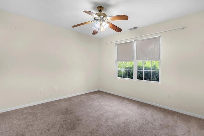 Building Photo - 1742 Dogwood Dr