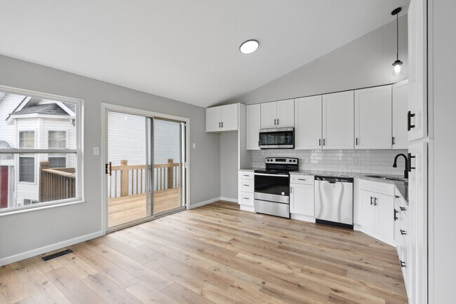 Building Photo - 103 Village Circle Dr