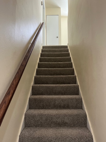 Building Photo - 1000 Pine Hollow Cir