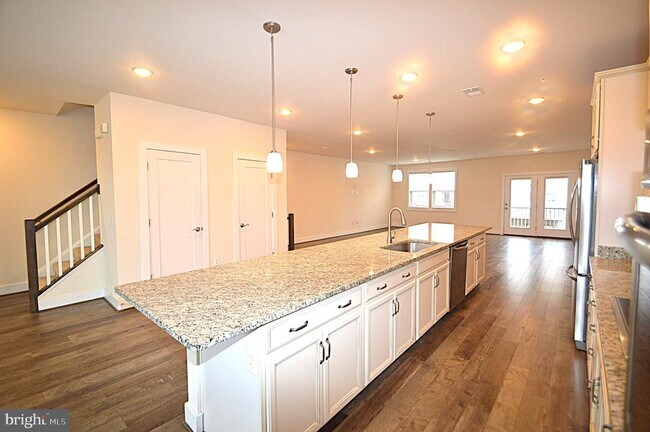 Building Photo - 44878 Tiverton Sq
