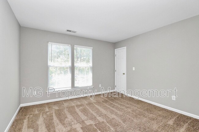 Building Photo - 14220 Riding Hill Ave