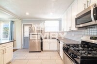 Building Photo - Upgraded 3 bed 1 bath unit in Los Angeles 90063