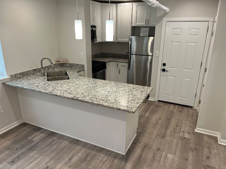 Building Photo - 3740 W Eastwood Ave