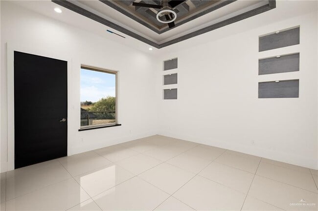 Building Photo - 45 Travis St