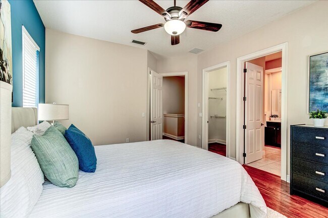 Building Photo - Prime Downtown Baldwin Park 3 BR Townhome for Rent – Unbeatable Location!