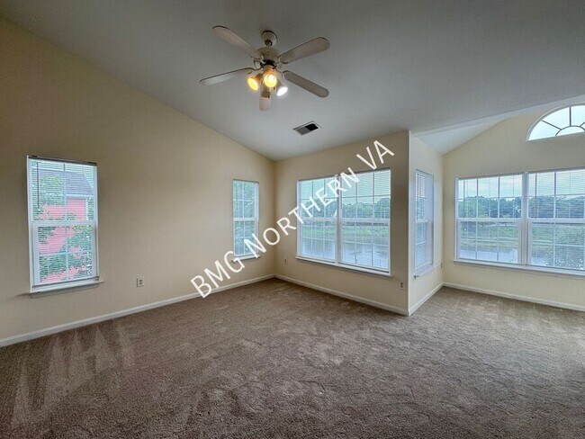 Building Photo - 10230 Magnolia Grove Dr