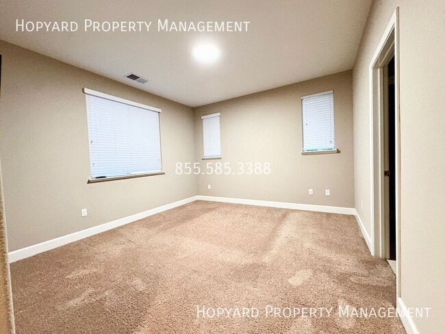 Building Photo - 5663 Daylily St