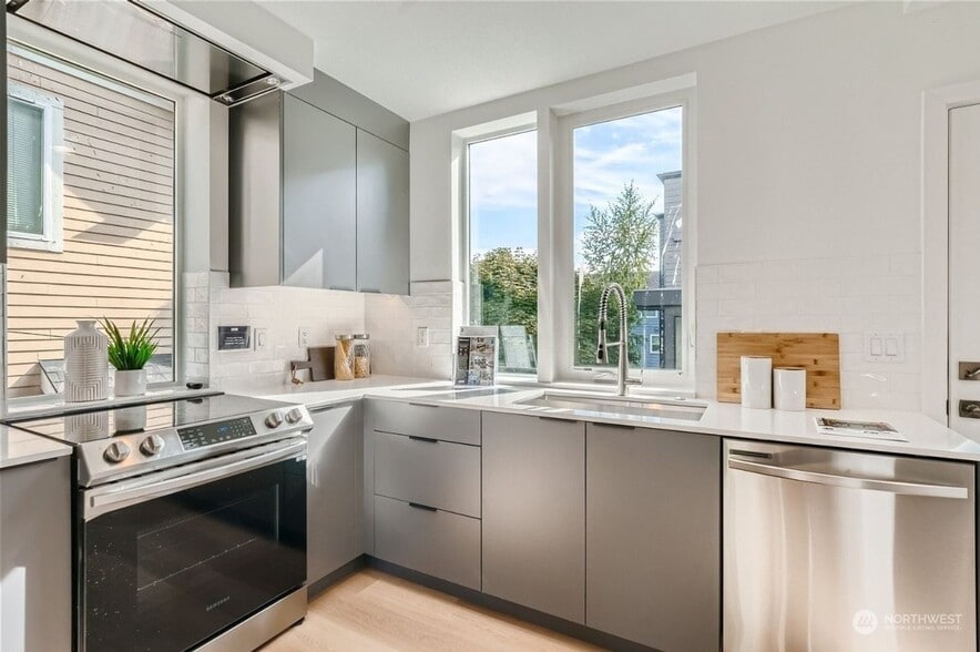 Building Photo - 7510 43rd Ave S