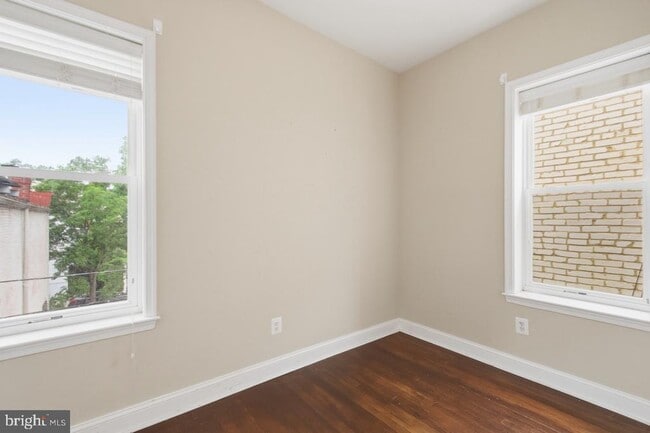 Building Photo - 620 9th St NE