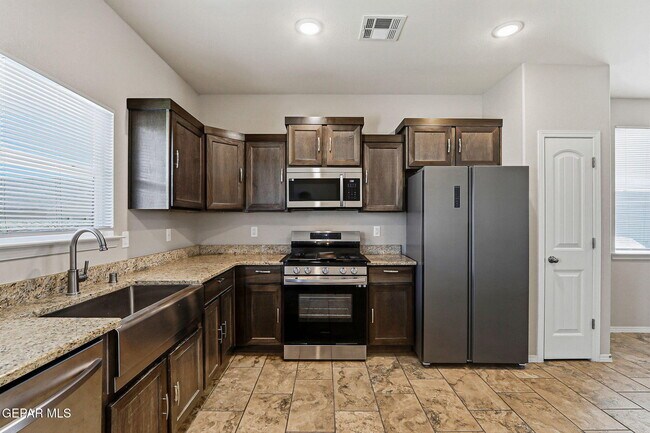 Building Photo - 10624 Hidden Chapel Pl