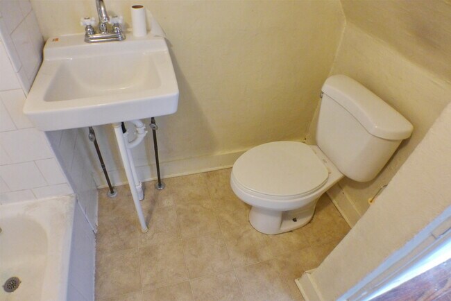 Bath - 106 S Clay St