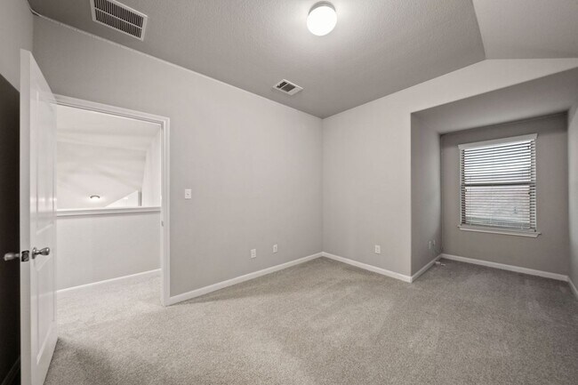 Building Photo - 6905 Etna Way