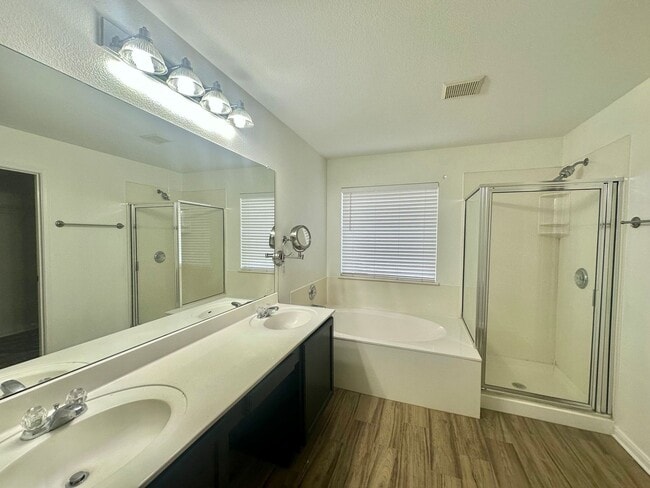 Building Photo - AVAILABLE NOW!!!! NEW-MANAGEMENT