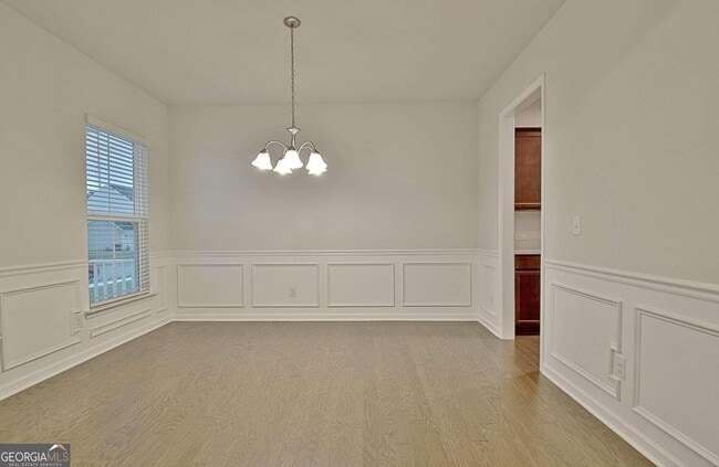 Building Photo - 504 Albertson Ave