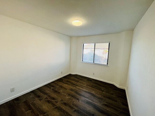 Building Photo - 230 Prospect St