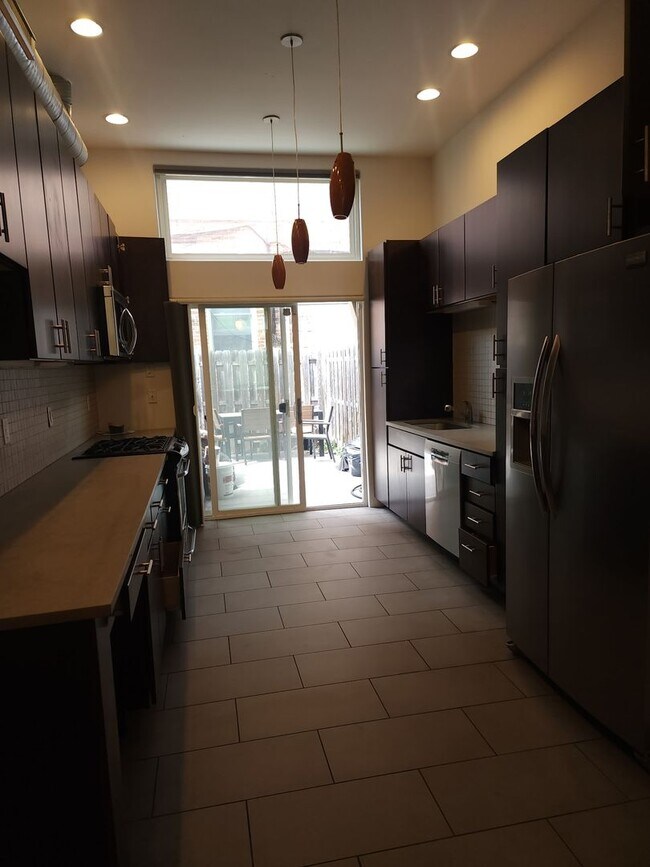 Building Photo - 4 E Henrietta St