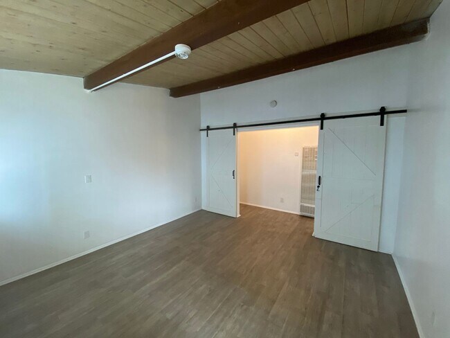 Building Photo - 2 Bedroom/1 Bathroom - Isla Vista