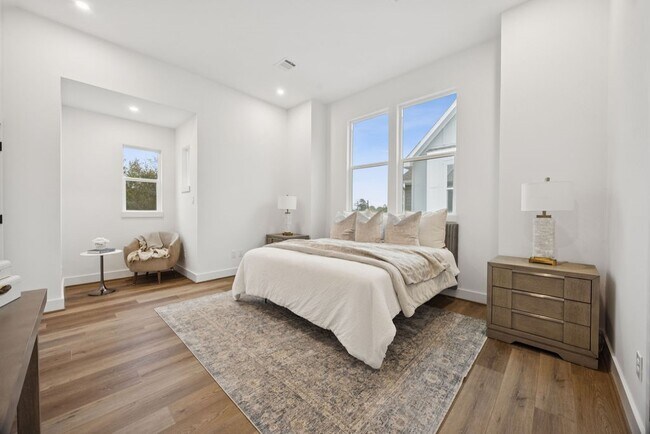 Building Photo - 2121 A Hoskins Dr