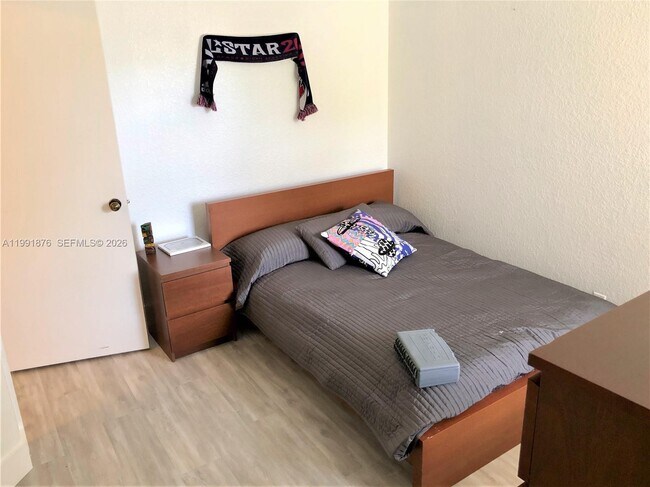 Building Photo - 2233 Ensenada Terrace