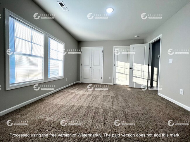 Building Photo - Spectacular   2B/2.5B Townhome