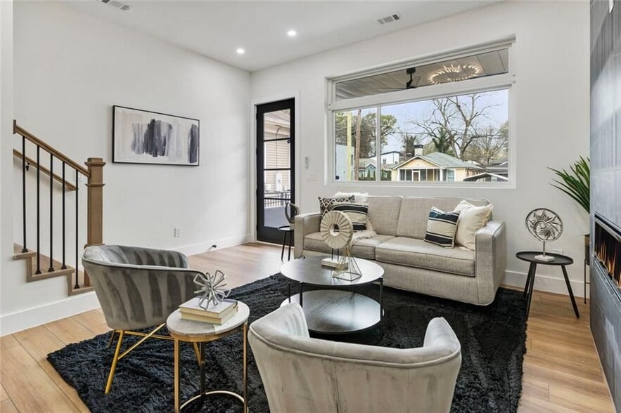 Building Photo - 582 Hope St SW