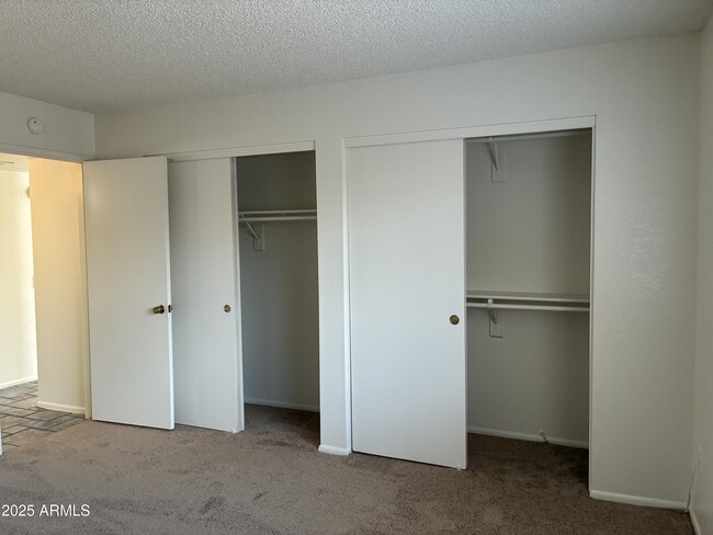 Building Photo - 3233 W Mohawk Ln