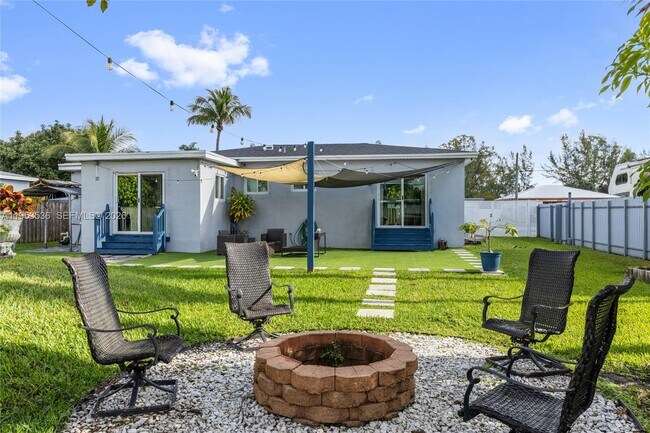 Building Photo - 14950 S Biscayne River Dr