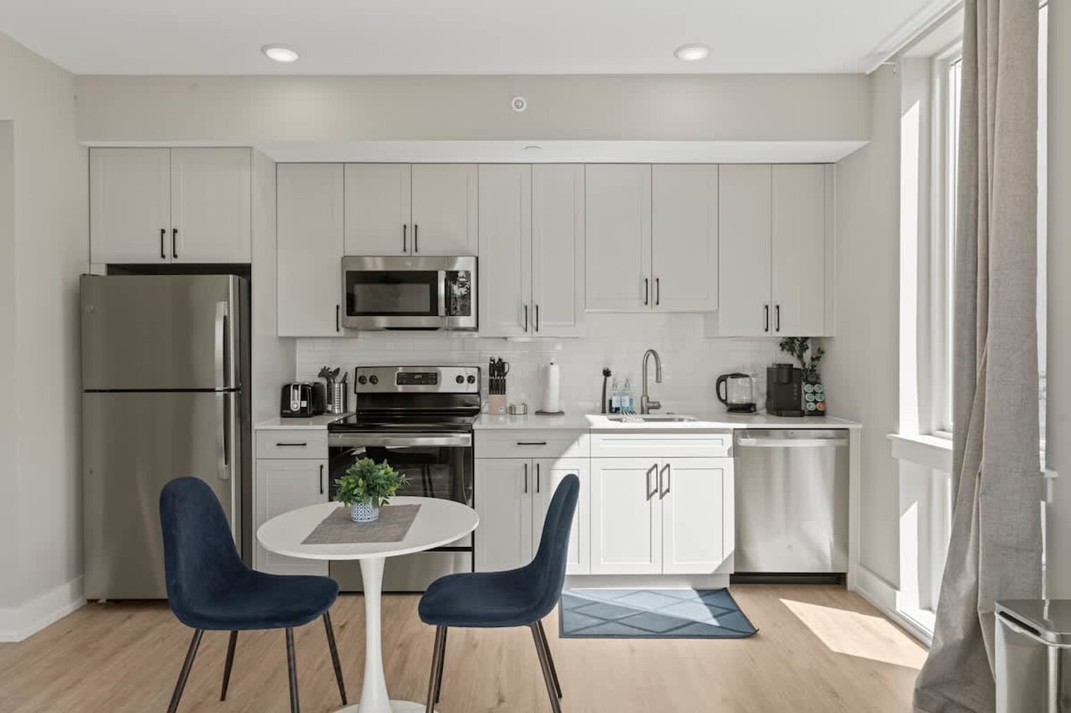 Building Photo - 901 Canal St