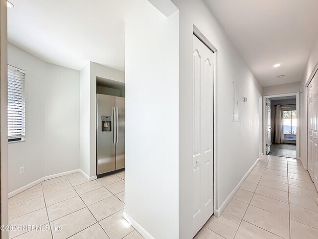 Building Photo - 141 La Pasada Cir W