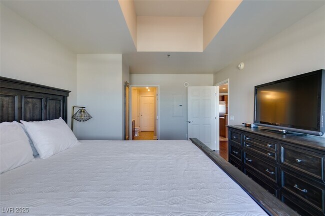 Building Photo - 150 S Las Vegas Blvd