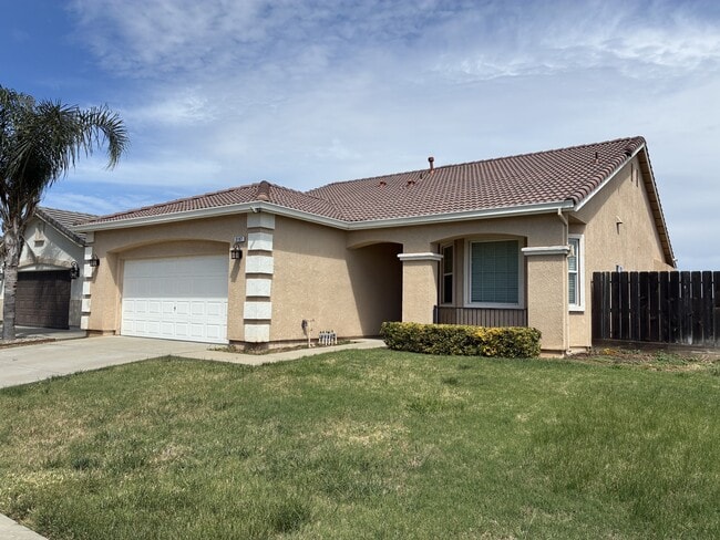 Building Photo - 3197 Dinkey Creek Ave