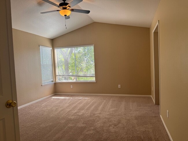 Building Photo - New carpet and paint!