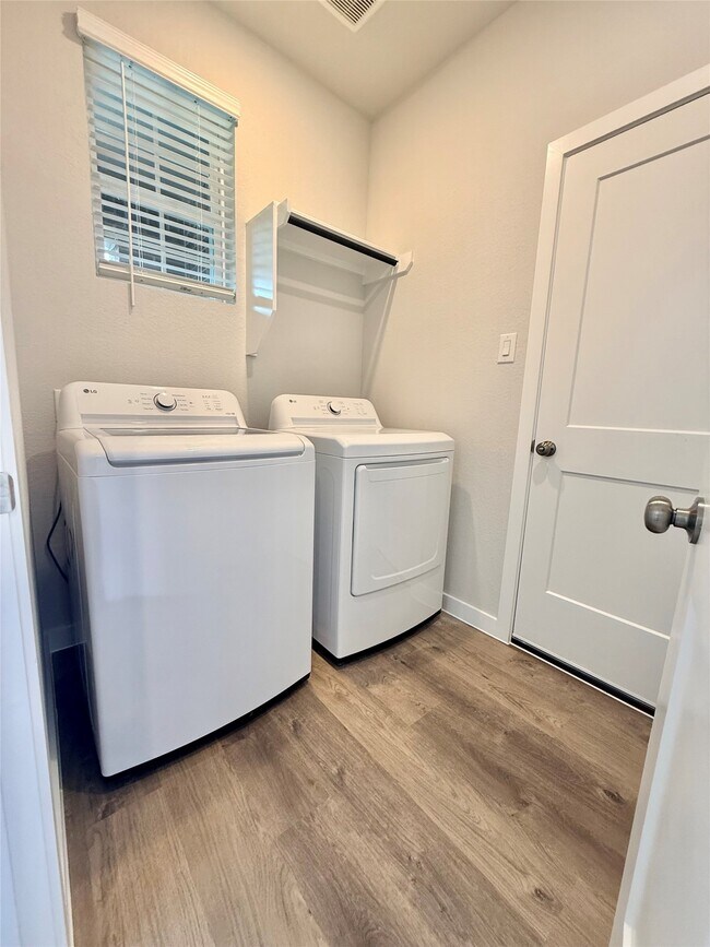 Building Photo - 4015 Crowning Ct