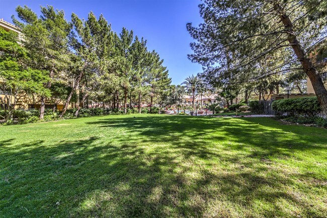 Building Photo - 210 E Flamingo Rd