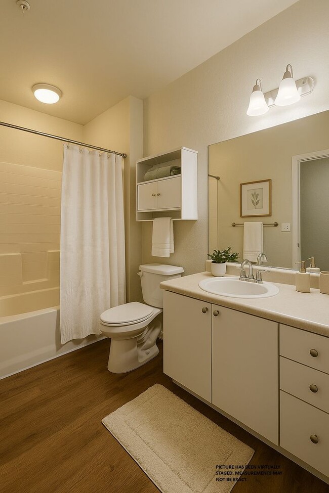 Building Photo - Updated 1x1 Spacious 806 square feet w/balcony on the top floor!