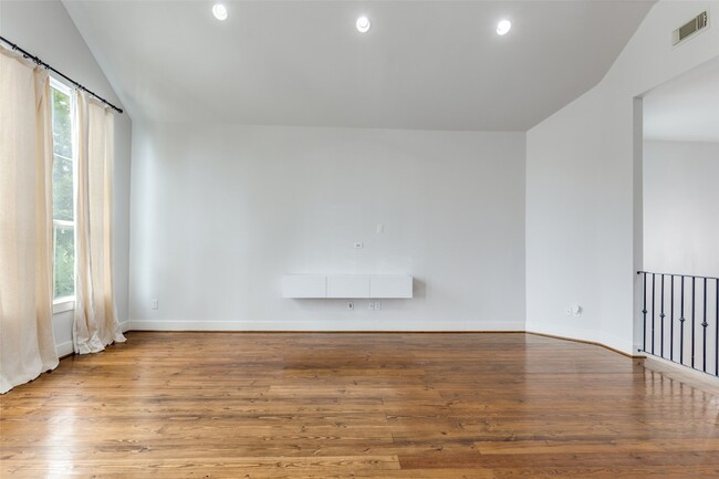 Building Photo - 1505 Asbury St