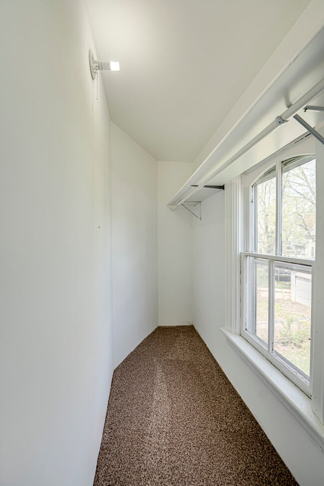 Building Photo - 371 Cedar St