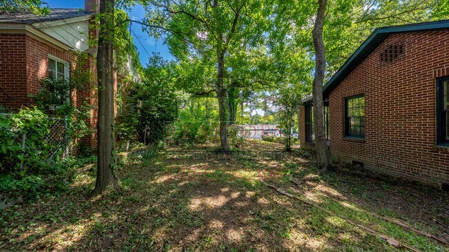 Building Photo - 3105 Woodlawn Ave